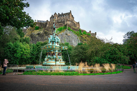 Exploring Local History on Foot: A Walking Tour Guide